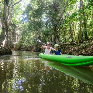 Nejlépe se ostrovy poznávají na nafukovací lodi, Karibik