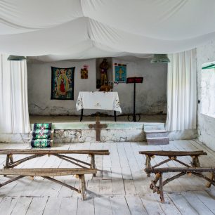 Opravy kostela, Albánie