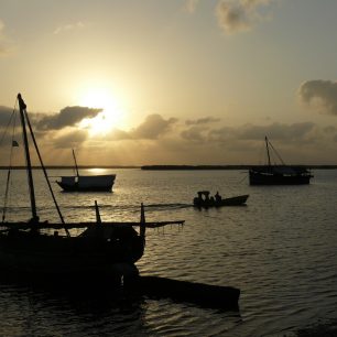 Západ slunce u ostrova Lamu, Keňa
