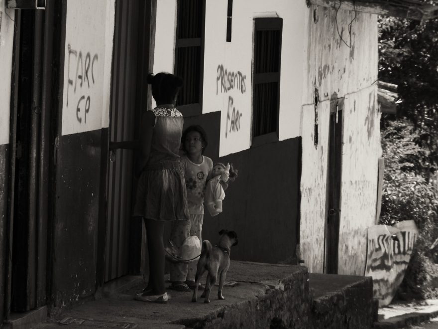 Není snad dům, aby na něm nebyla nasprejována zkratka FARC. Kolumbie