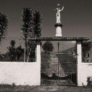 Oběti občanské války odpočívají věčným spánkem na místním hřbitově. Kolumbie