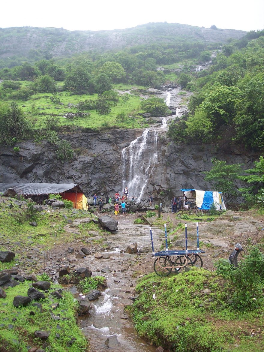 Jeden z menších vodopádů, Indie