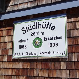 Stüdlhütte leží pod Grossglocknerem, Tyrolsko, Rakousko