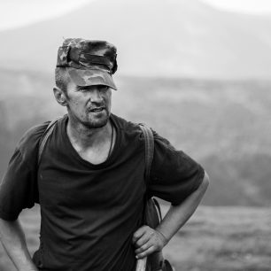 Místní bača – jeho stádo se nám bohužel nepodařilo vyfotit, hlídal ho totiž ostražitý pastevecký pes, který na nás okamžitě vyjel, jakmile jsme se trochu přiblížili. Ukrajina