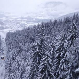 Zasněžená krajina v Tyrolsku, Rakousko