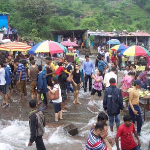 Vodopády v dešti jsou oblíbeným cílem Indů, Indie