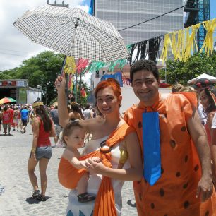 Oblíbené jsou skupinové a rodinné masky, Recife, Brazílie