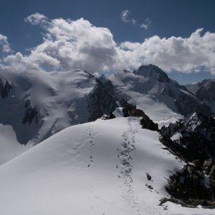 Výstup na Pik Učitel nedaleko Biškeku, Kyrgyzstán