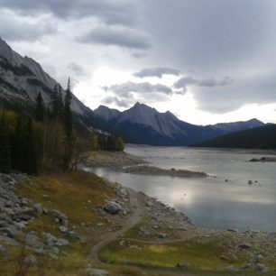 Medicine lake, kde se v létě ztrácí voda, Kanada