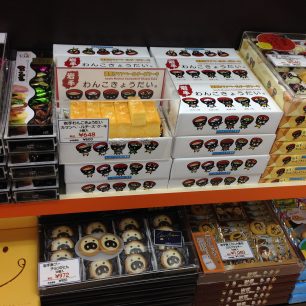 Dárkové balíčky si Japonci rádi vozí domů z ostatních prefektur. Japonsko