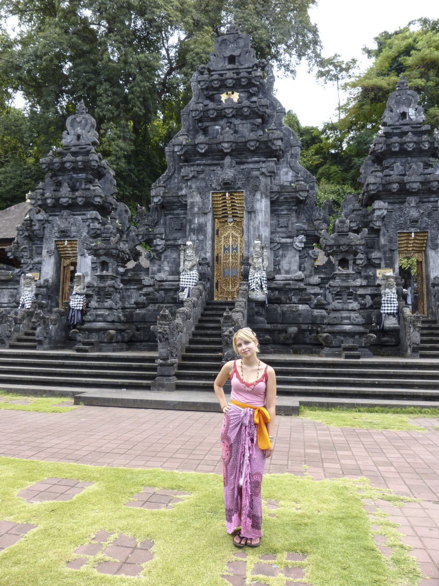 Bali je plné krásných hinduistických chrámů, pro místní je jejich víra nesmírně důležitá, Bali, Indonésie