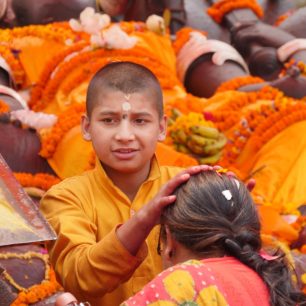 Náboženský obřad v Nepálu