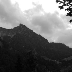 Nepřehlédnutelný Rettenkogel, Salzkammergut Berge, mezi Bad Ischlem a Stroblem. Rakousko