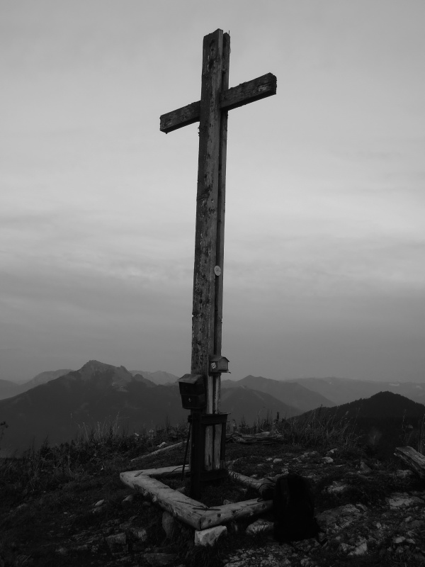 Vrcholové kříže patří neodmyslitelně k rakouským Alpám. Rakousko