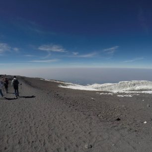Poušť střídá sníh, Kilimandžáro, Tanzánie