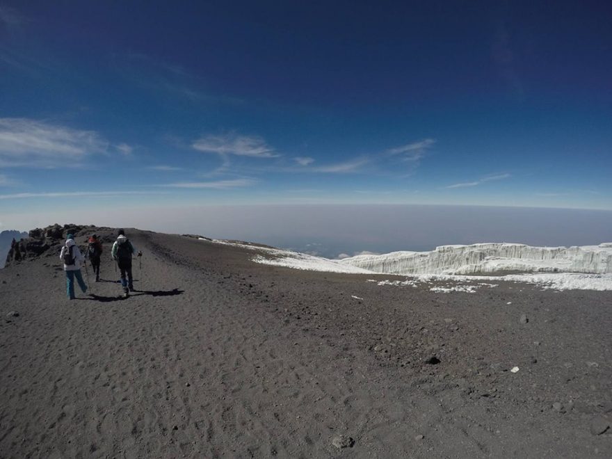 Poušť střídá sníh, Kilimandžáro, Tanzánie