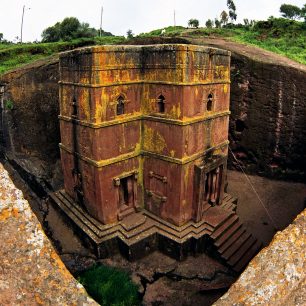 Pohled na neuvěřitelnou stavbu, Lalibela, Etiopie