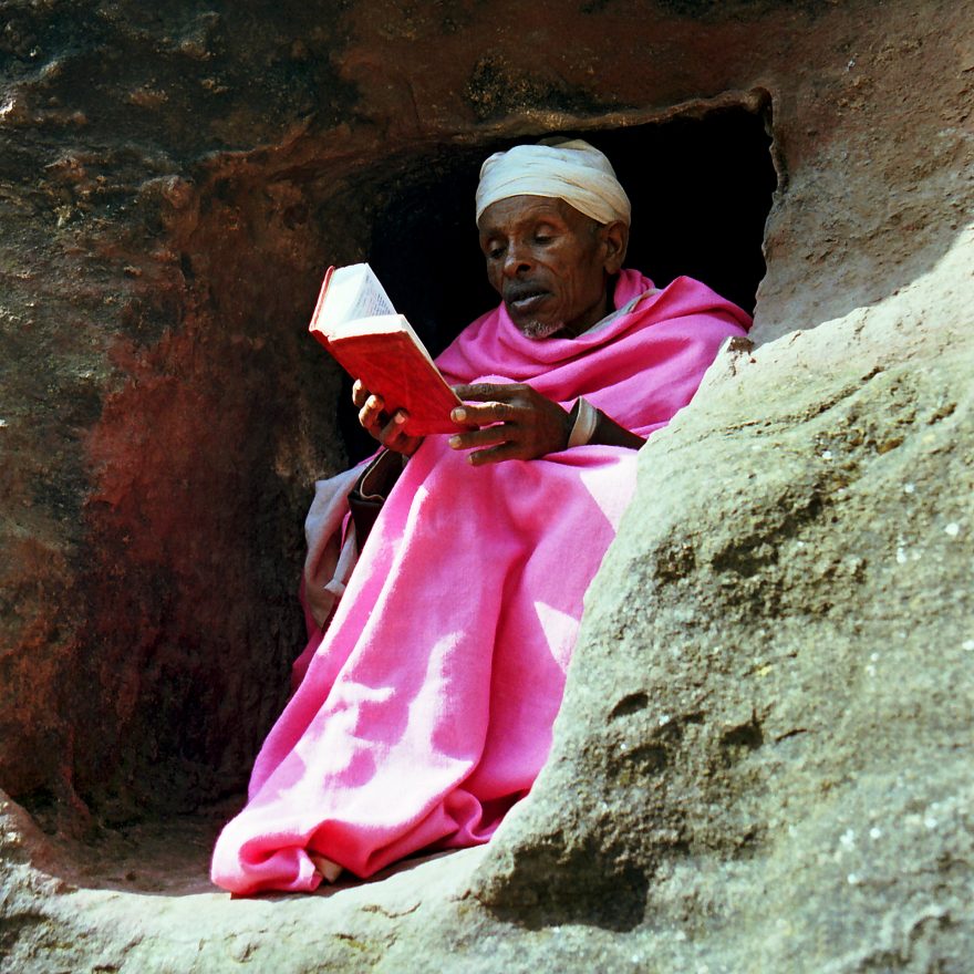 Svatý muž v tradičním oděvu, Etiopie
