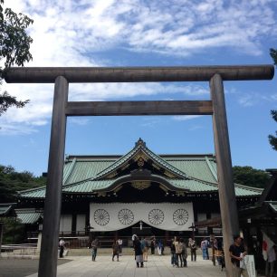 Chrám Yasukuni, poblíž se nachází každou nedělí bleší trhy, Tokio, Japonsko
