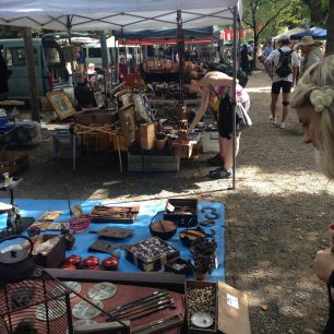 Na trzích pak najdete všemožné cetky, případné poklad, Tokio, Japonsko