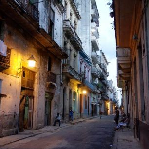 Ulička s typickou atmosférou, Kuba