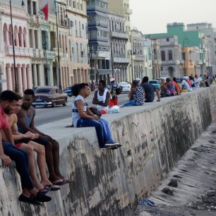 Odpočinek místních ,Kuba
