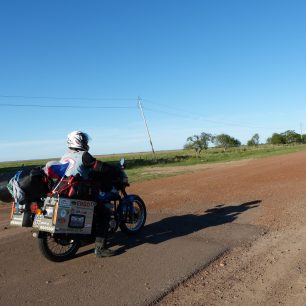 Ripio směr Colonie Carlos Pellegrini, Argentina