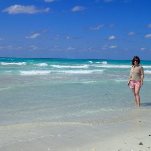 Kateřina Karlová na kubánské pláži, Kuba