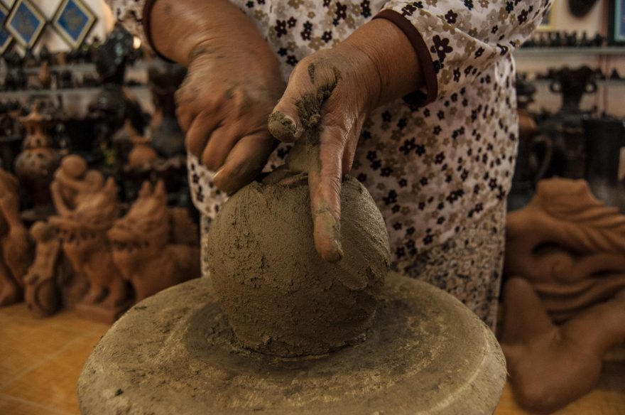 Tradiční hrnčířské umění komunity Chám