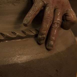 Tradiční hrnčířské umění komunity Chám