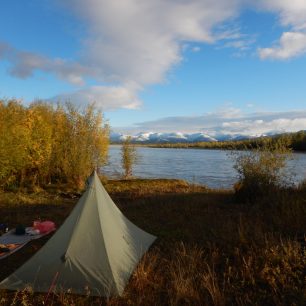 Tábořiště u řeky Kulu