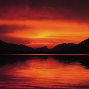 Západ slunce z dřevěného houpacího lehátka, Rakousko