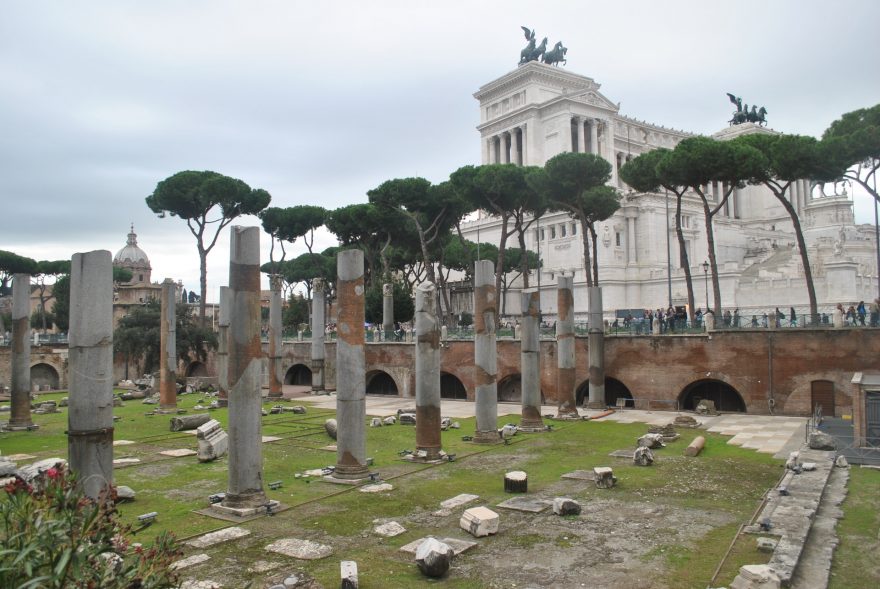 Pohled z Foro Romano na Palazzo Venezia. Itálie