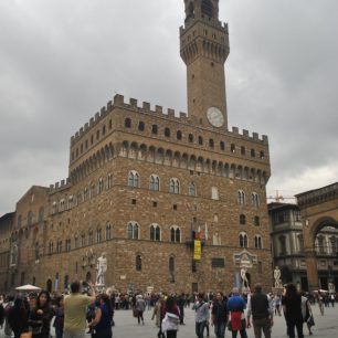 Dříve cechovní dům, dnes radnice Palazzo Vecchio na vás dýchne středověkem. Florencie, Itálie