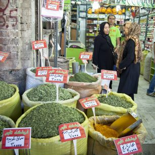 Teheránské tržiště nabízí všechny divy Blízkého východu, ale také například české sklo, Írán