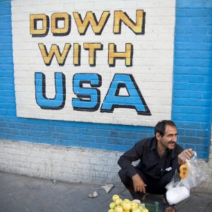 S výzvami ke zničení USA se člověk v íránských ulicích občas setká. Jen výjimečně a působí už tak trochu zapškle. Írán