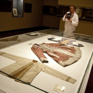 Na návštěvě v Zářící mešitě, Írán