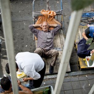 Místo k odpočinku se najde všude, Írán
