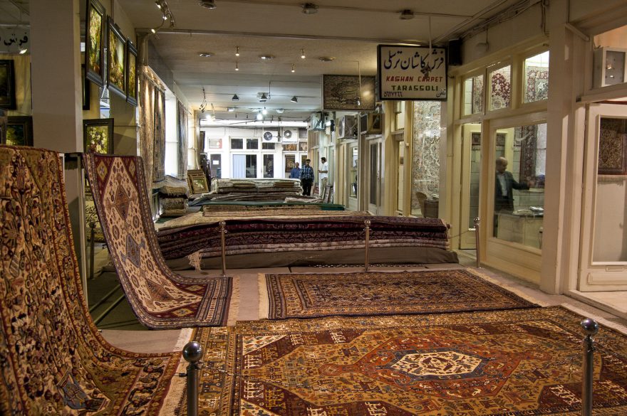 Perské koberce na teheránském bazaru, Írán
