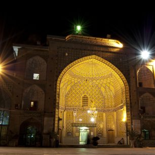 Mešita zářící do noci, Írán