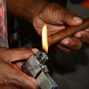 Tradičn doutník nemůže chybět, Kuba