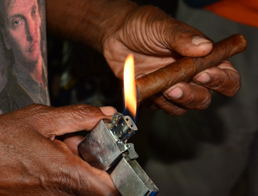 Tradičn doutník nemůže chybět, Kuba