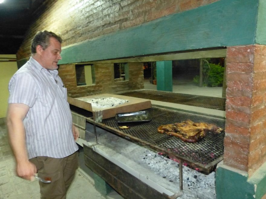 Grilování místních pochoutek se mísí s typickými českými jídly, Argentina