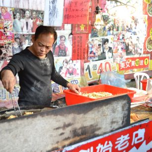 Vesnice Ita Thao je dobrým místem pro ochutnávku místní kuchyně,  jezero Slunce a měsíce, Taiwan.