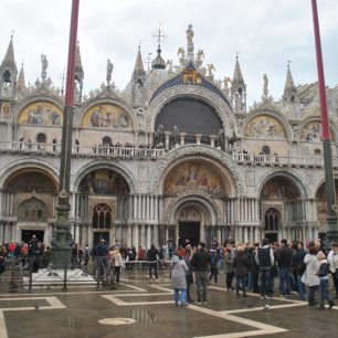 Vystupte do kupole Chiesa di San Morco a shlédněte na samé historické srdce města ze shora, Itálie