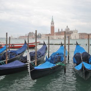 Benátky jsou doslova vystaveni na kůlech. Hnilobného zápachu na podzim se obávat nemusíte, Itálie