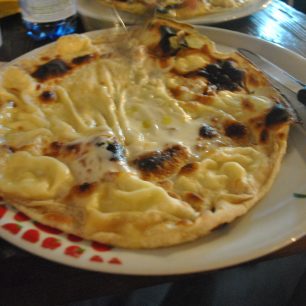 Focaccia al parmaggio se sýrovou náplní, Itálie
