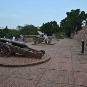 Děla v pevnosti v Anpingu jsou z éry japonské vlády, Tainan, Taiwan.