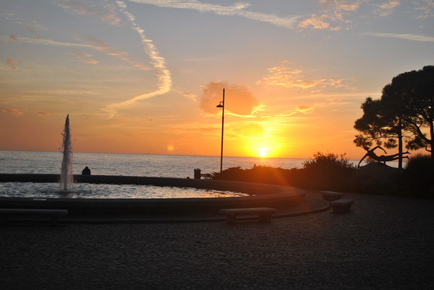 Západ slunce nad mořem, Itálie