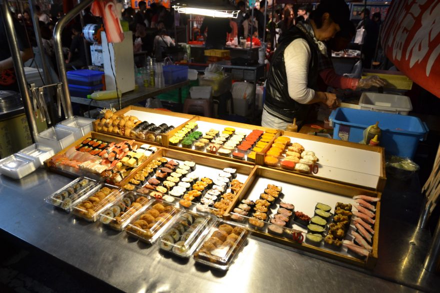 Taiwanci připravují i výborné sushi, Tainan, Taiwan.